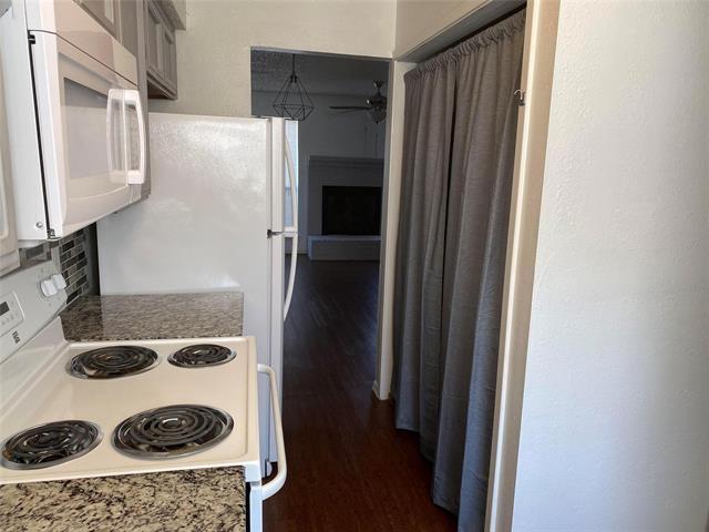 Building Photo - 422 W 4th St