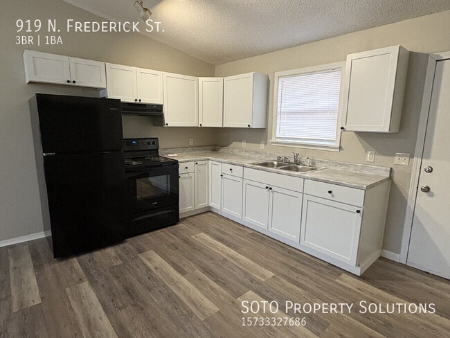 Building Photo - 919 N Frederick St