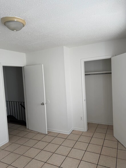 Building Photo - 4870 Alsace St