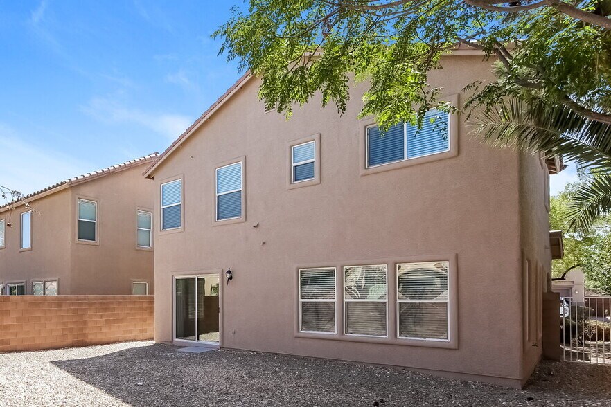 Building Photo - 2420 Cockatoo Dr