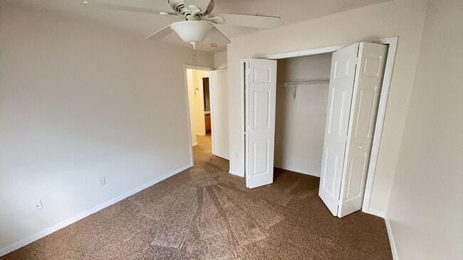 Building Photo - Newly renovated 3 bedroom/2.5 bath townhou...