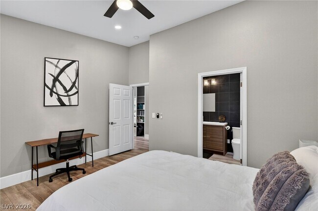 Building Photo - 363 E Robindale Rd