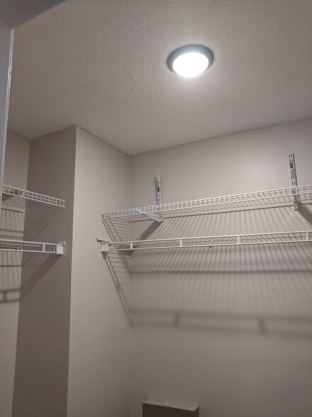 Building Photo - 7746 Shadowland Dr