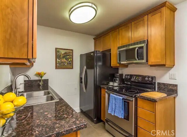 Building Photo - 10982 Roebling Ave