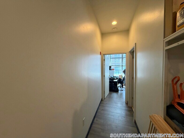 Building Photo - 160 E Berkeley St