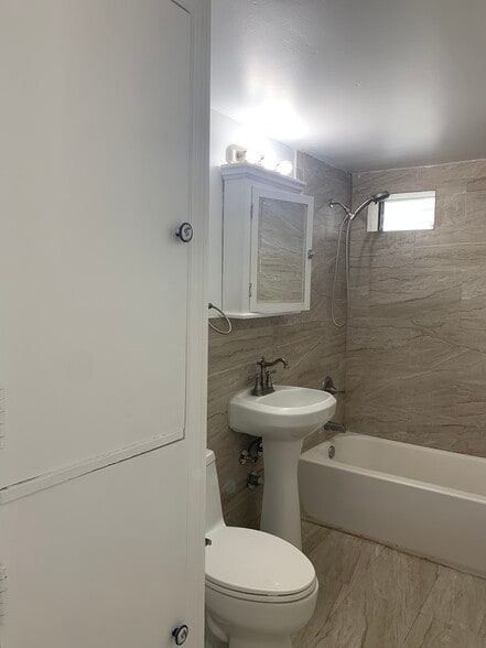 Building Photo - 1975 SW 17th Ct