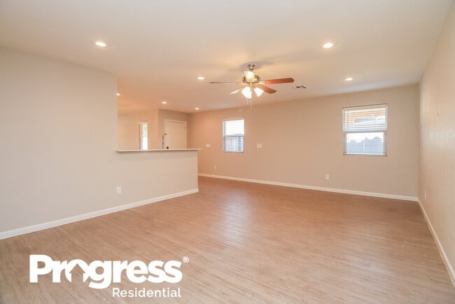 Building Photo - 3825 E Frances Ln