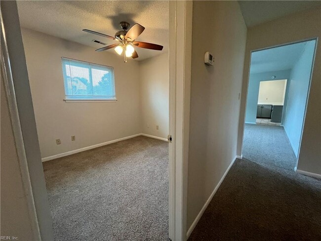 Building Photo - 3905 Brentwood Crescent