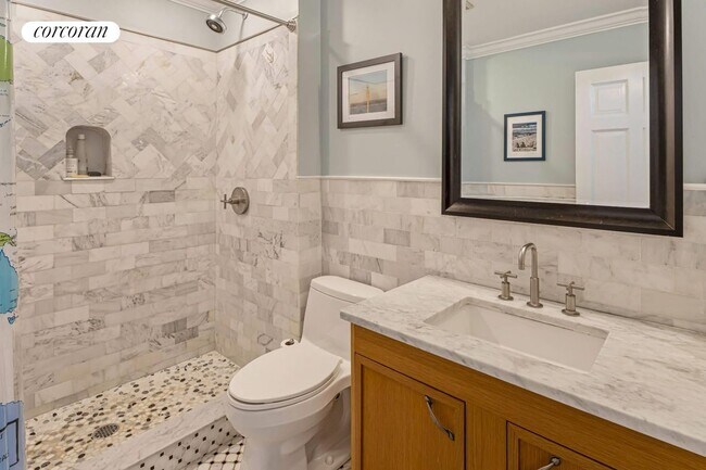 Building Photo - 179 Redwood Rd