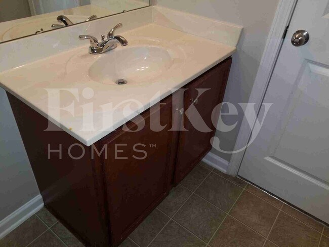 Building Photo - 901 Leatherstone Ln