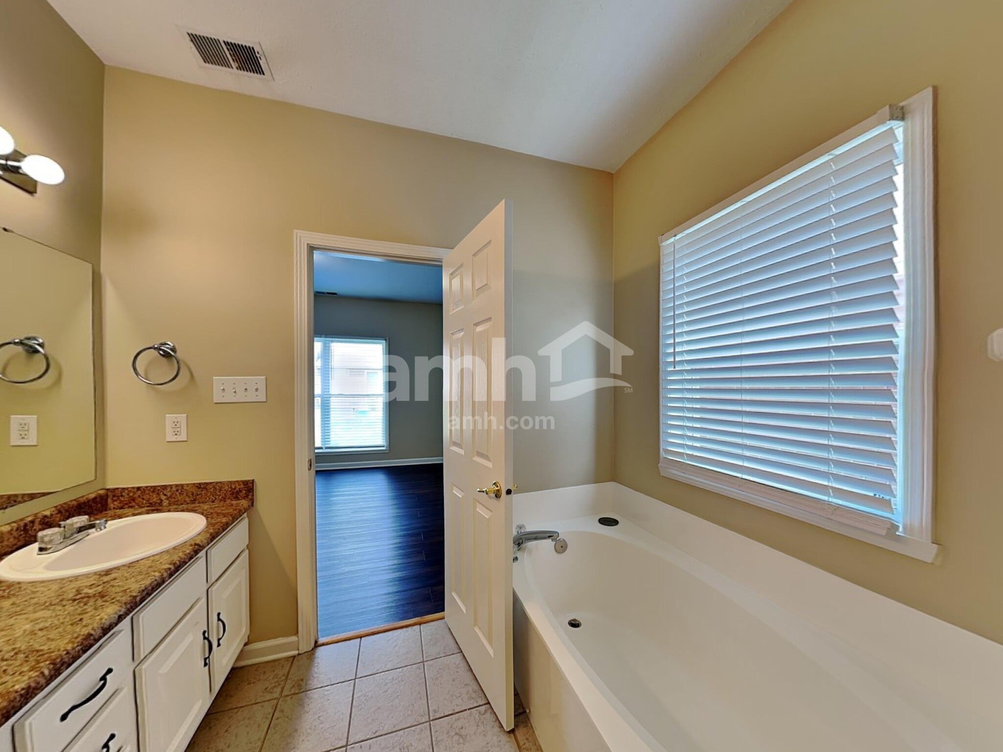 Building Photo - 8426 Stark Dr