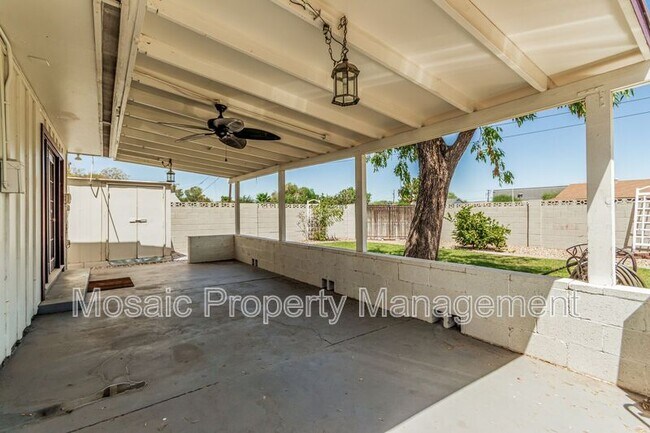 Building Photo - 104 E La Jolla Dr