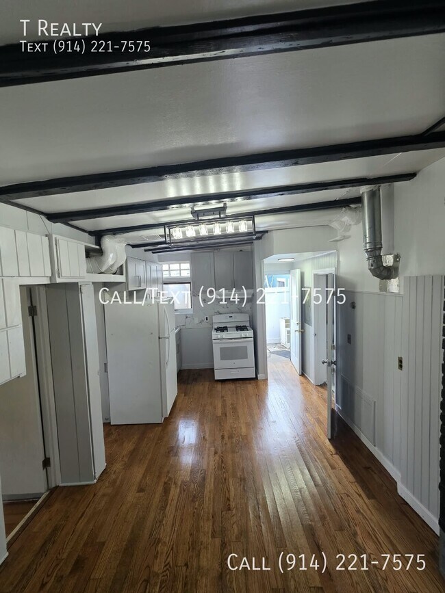 Building Photo - 14 Thurman St