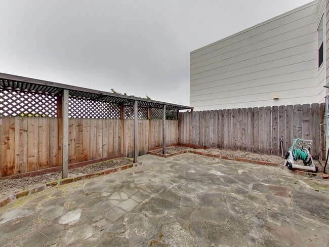 Building Photo - 2167 40th Ave