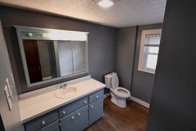 Building Photo - 165 Colony Crescent