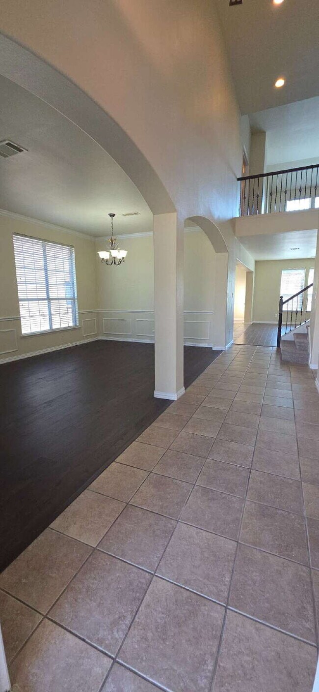Building Photo - Expansive Mansfield Home with 5 Bedrooms, ...