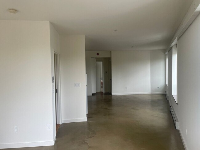 Building Photo - Large one bedroom apartment near Ashby BART