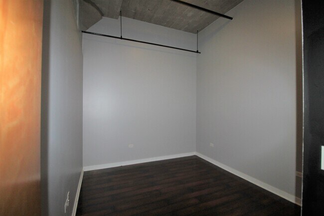 Building Photo - 3963 W Belmont Ave