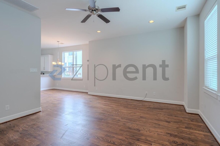 Building Photo - 850 W 20th St