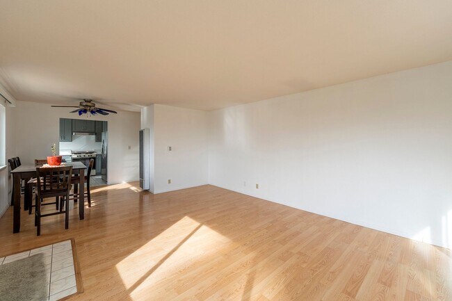 Building Photo - San Pedro Unit with Spectacular Ocean/Mari...