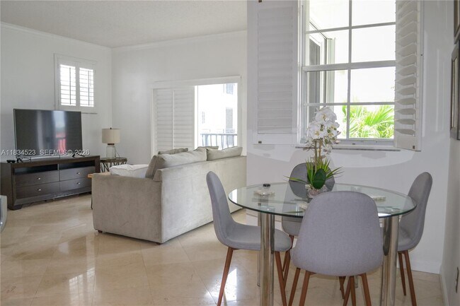 Building Photo - 3255 NE 184th St