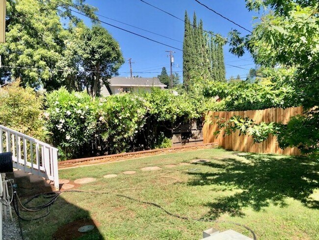 Building Photo - Charming 2 bedroom, 1.5 bath home in Old Folsom near Sutter Street