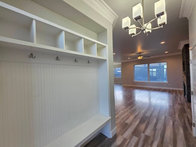 Building Photo - 584 Thebes St