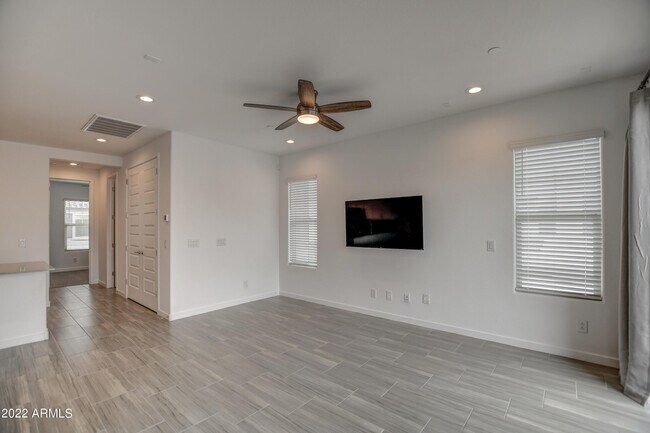 Building Photo - 4655 S Vapor