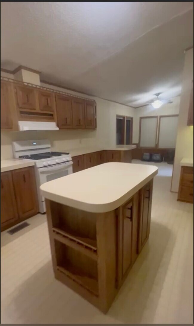 Building Photo - 23550 Primrose Ln