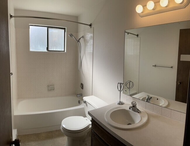 Building Photo - 1095