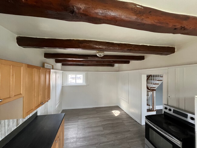 Building Photo - 544 King St