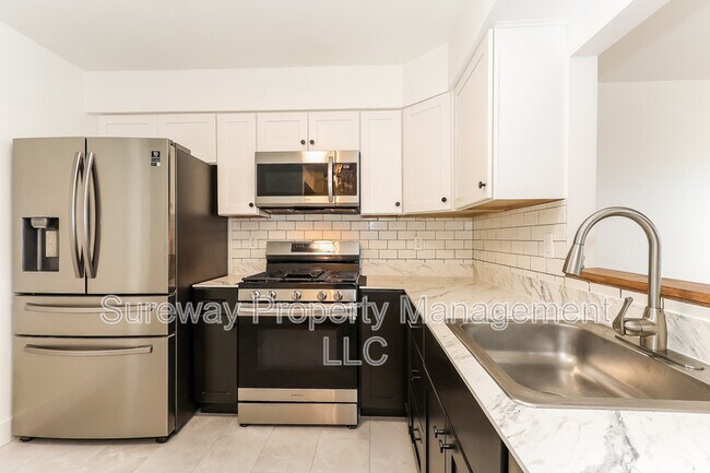 Building Photo - 316 Lake Side Dr