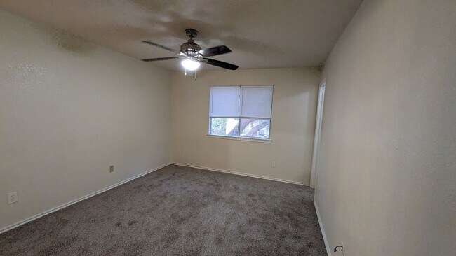 Building Photo - 819/821 Sagewood