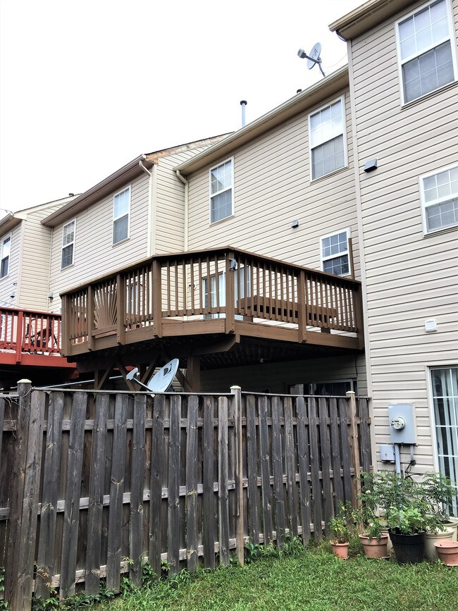 Building Photo - 14051 Pellita Terrace