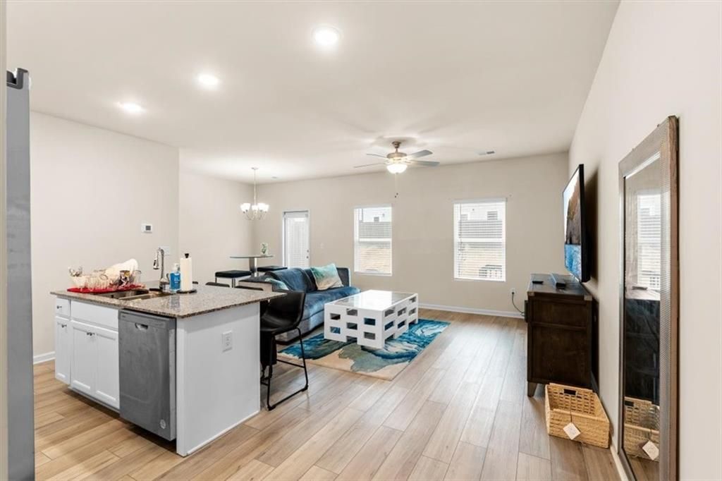 Building Photo - 1144 Westhampton Wy