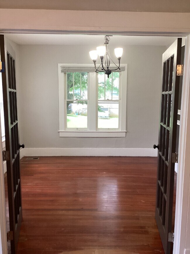 Building Photo - 2404 Whitesburg Dr