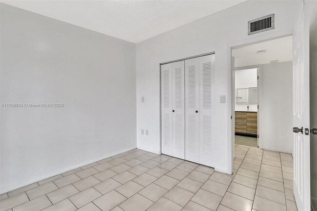 Building Photo - 825 NE 199th St