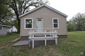 Building Photo - Newly Rehabbed 1-Bedroom Home – Pet Friend...