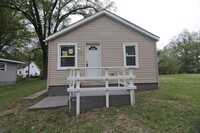 Building Photo - Newly Rehabbed 1-Bedroom Home – Pet Friend...