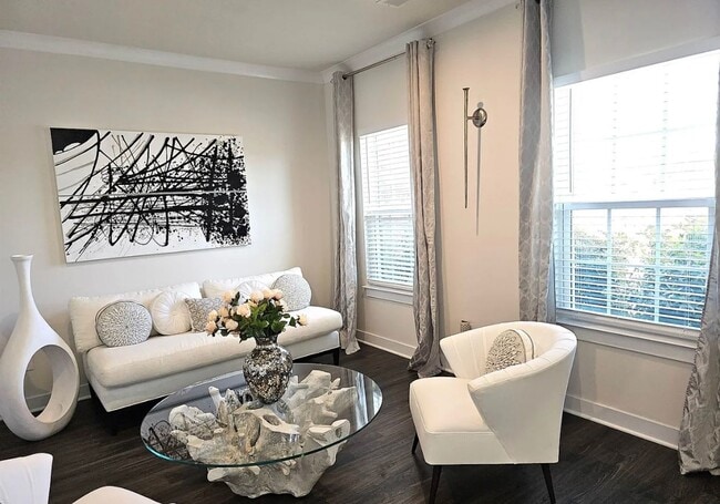 Building Photo - 3700 SF 4/4 Available Now!