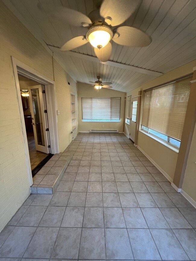 Building Photo - 562 Foltz Dr