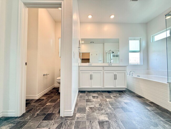 Building Photo - Gorgeous Home waiting for you!