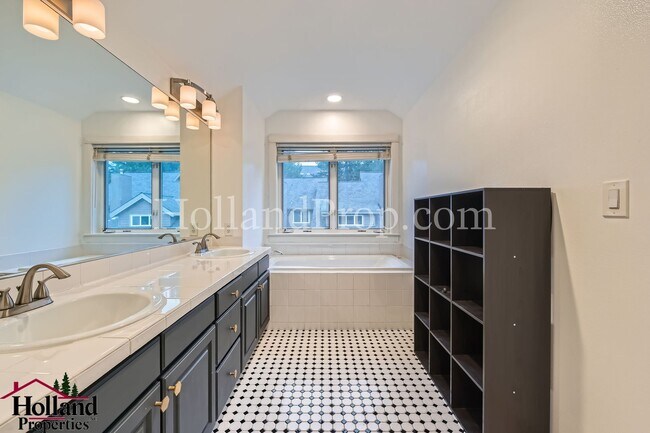 Building Photo - Spacious Home with High Ceilings and Modern Comforts!