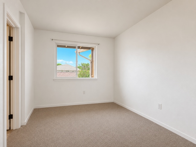 Building Photo - 671 Meakanu Ln