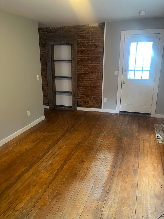 Building Photo - 137 N Winooski Ave