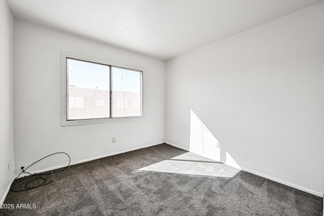Building Photo - 4240 S 46th Pl