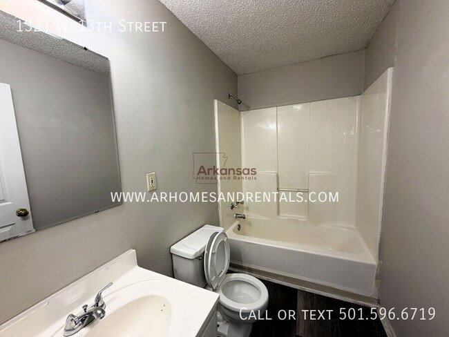 Building Photo - 1321 W 13th St