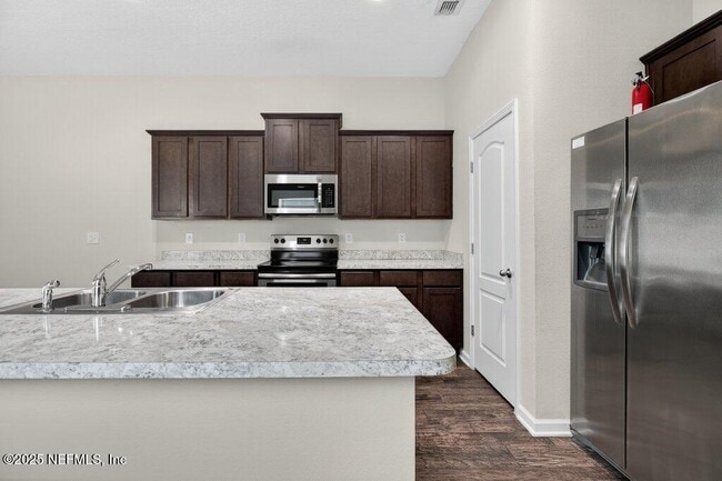 Building Photo - 8387 Cape Fox Dr