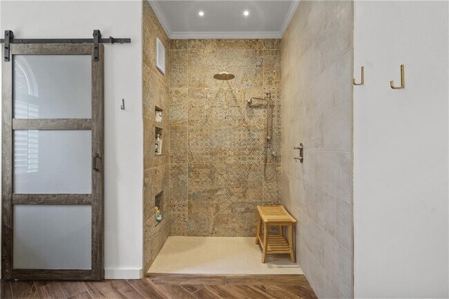 Building Photo - 455 Majestic Cove