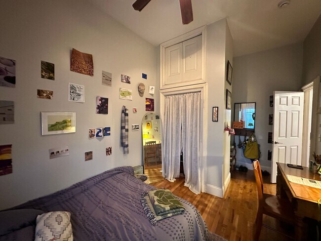 Building Photo - Charming 4 Bedroom-No Broker Fee